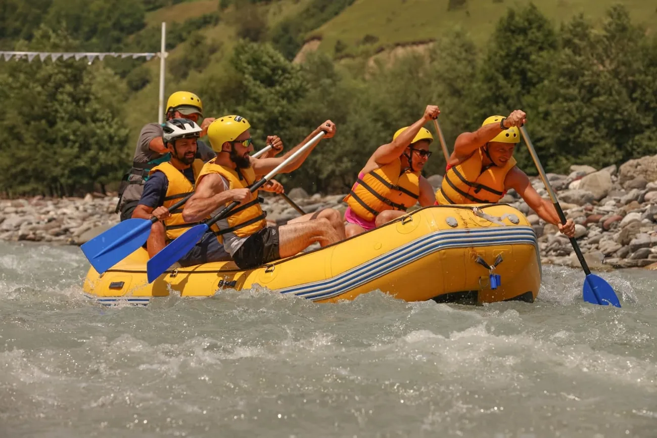 Mixed group paddling through white water on the Aragvi